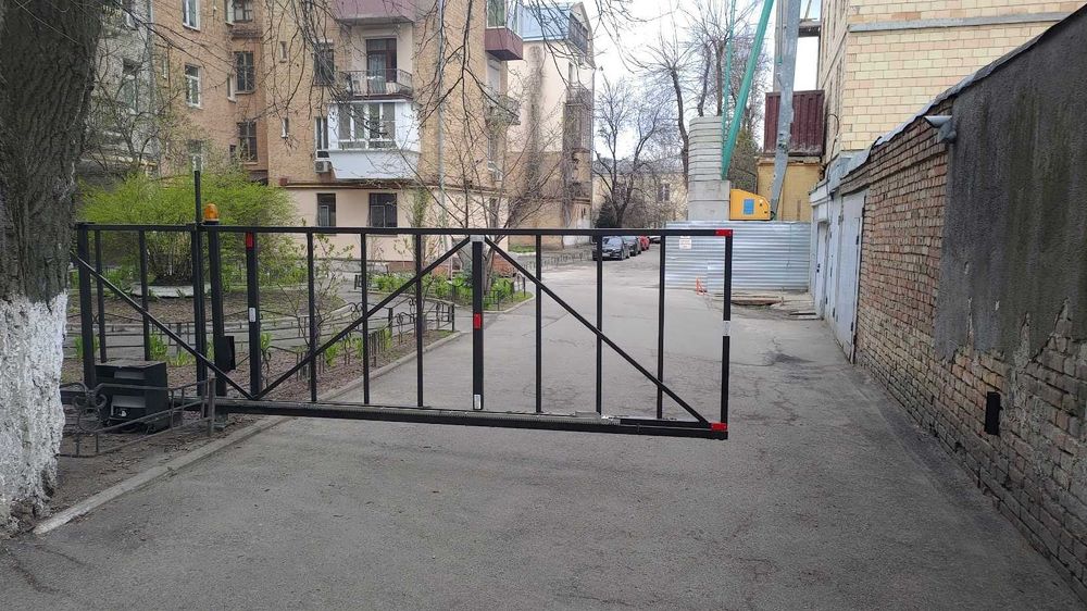 Відкотні бар'єри, шлагбауми, ворота, автоматика - виробництво і монтаж