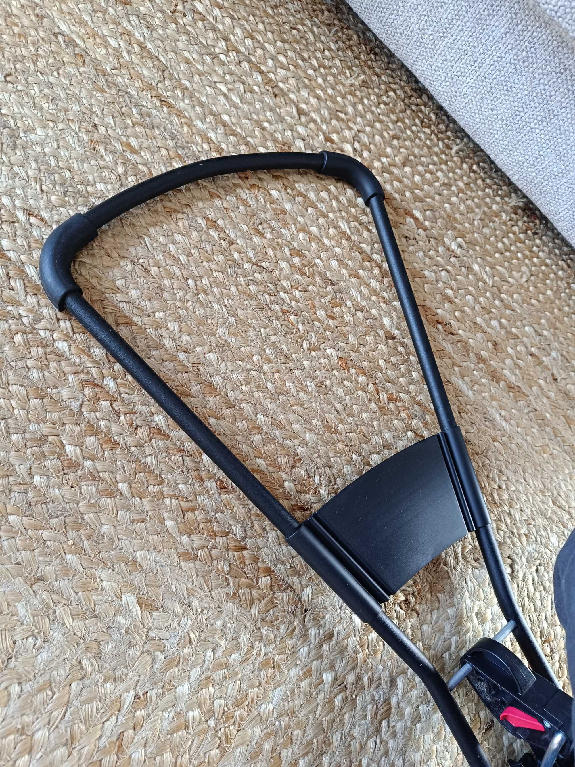 Espreguiçadeira de bebé da BabyBjorn, como nova, brinquedo incluído