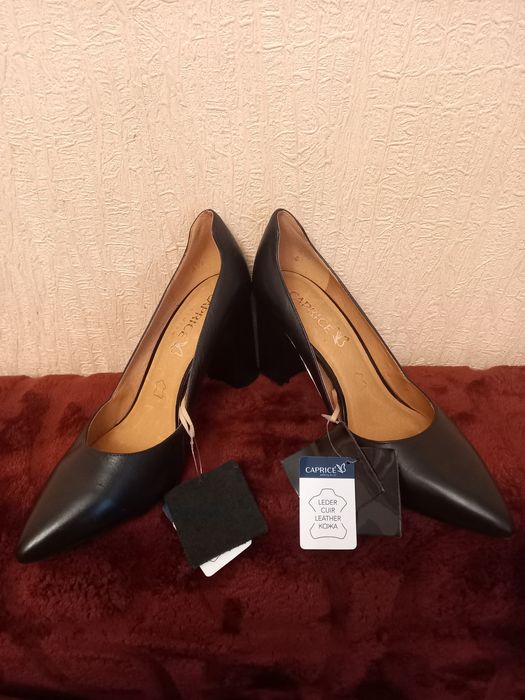 Шкіряні туфлі Caprice