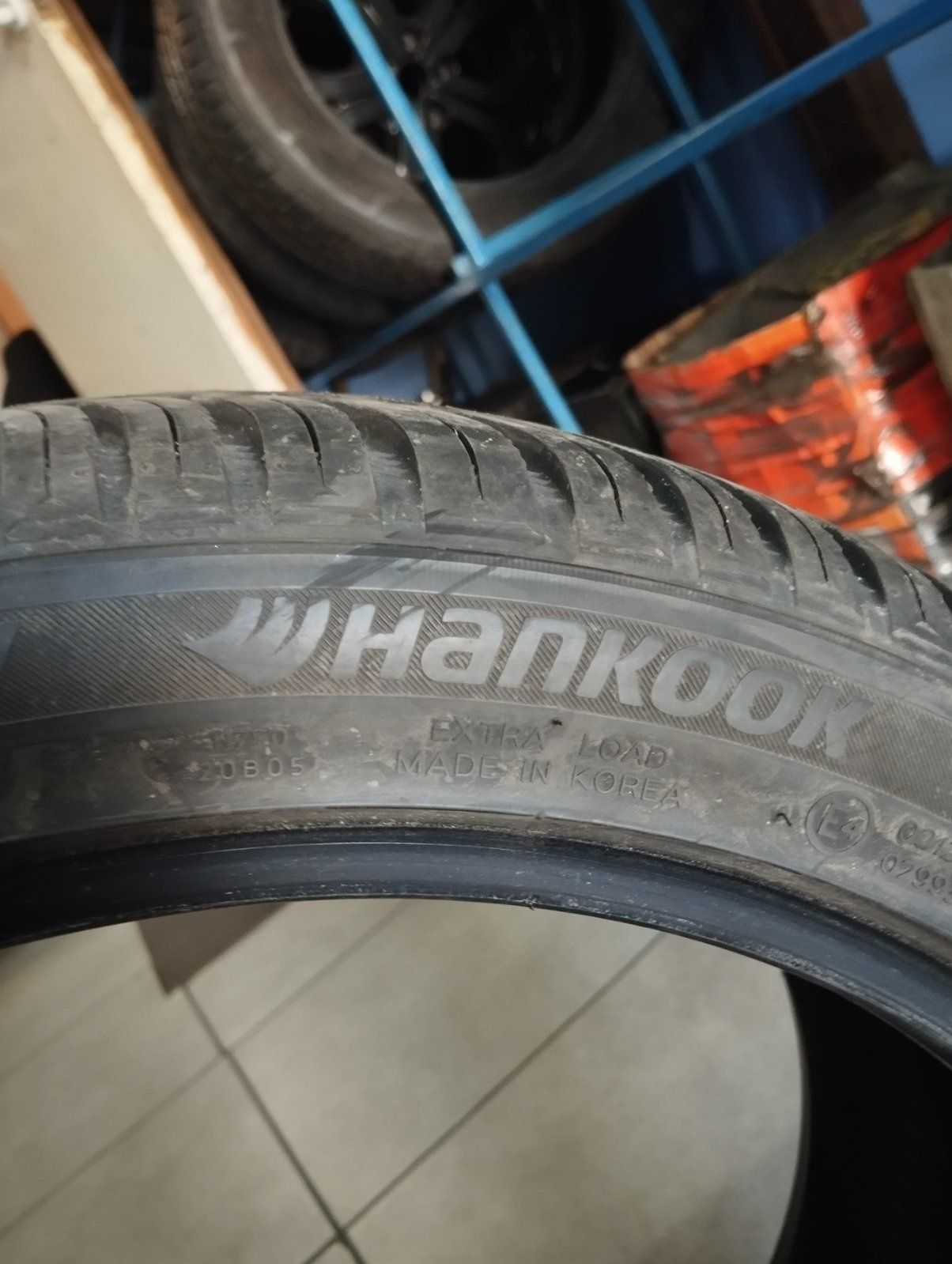 Зимова резина 235/40 R 18