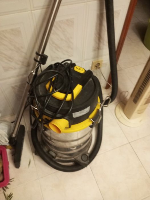 Aspirador líquidos secos