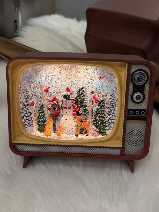 Новорічний потяг, поїзд, телевізор