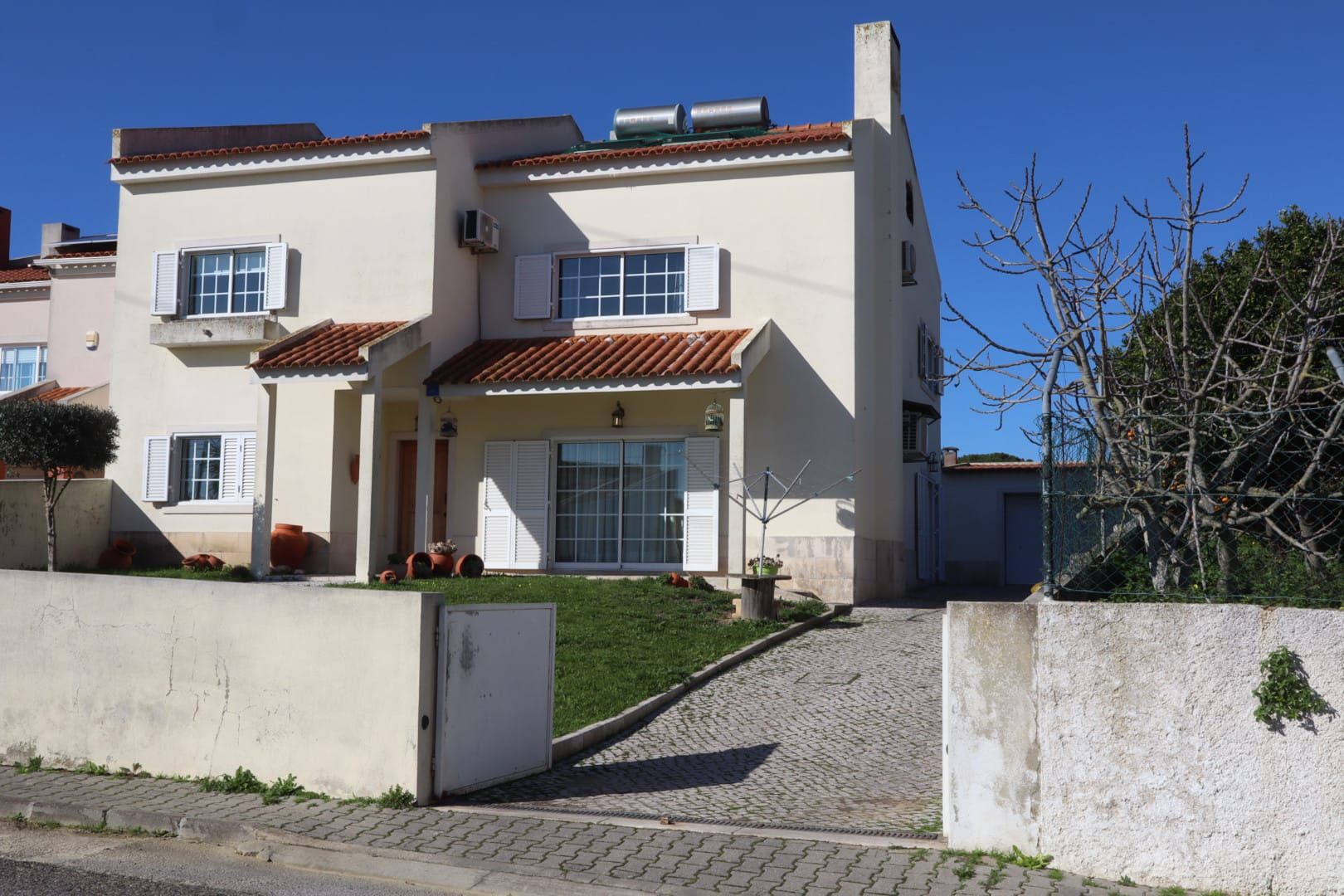 Vende-se moradia na Vila Chã - Barreiro - Setúbal