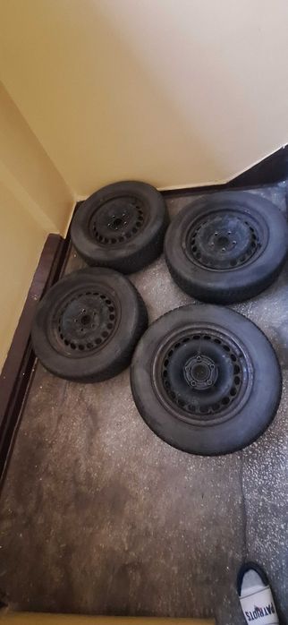 Koła audi  skoda 15 + kołpaki
