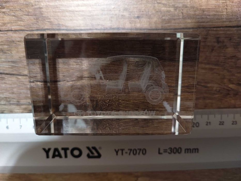 Unikatowy przycisk do papieru.