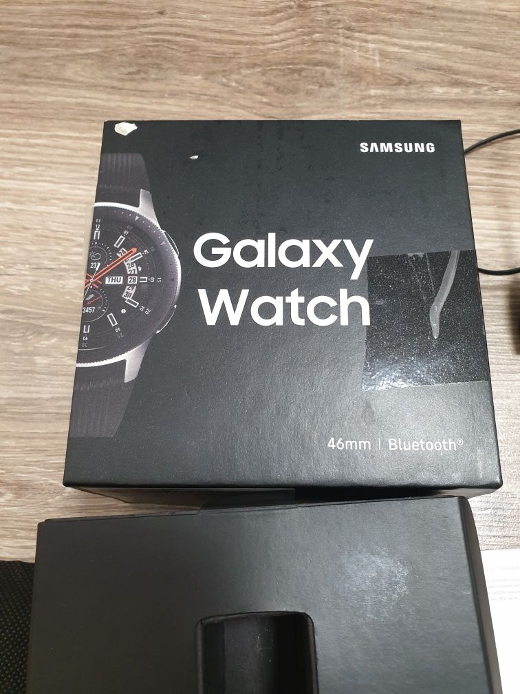 Samsung Galaxy Watch 46 mm оригинал. Полный комплект. 3 ремешка