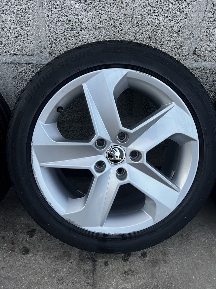 Koła Felgi R17 5x112 Skoda Octavia VRS Superb Letnie 225/45/17