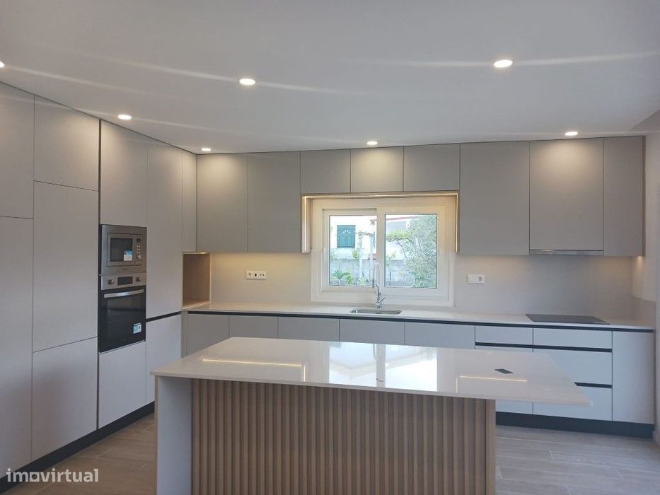 Moradia Térrea a Venda com Excelentes Acabamentos em Quinta Bela Vi...