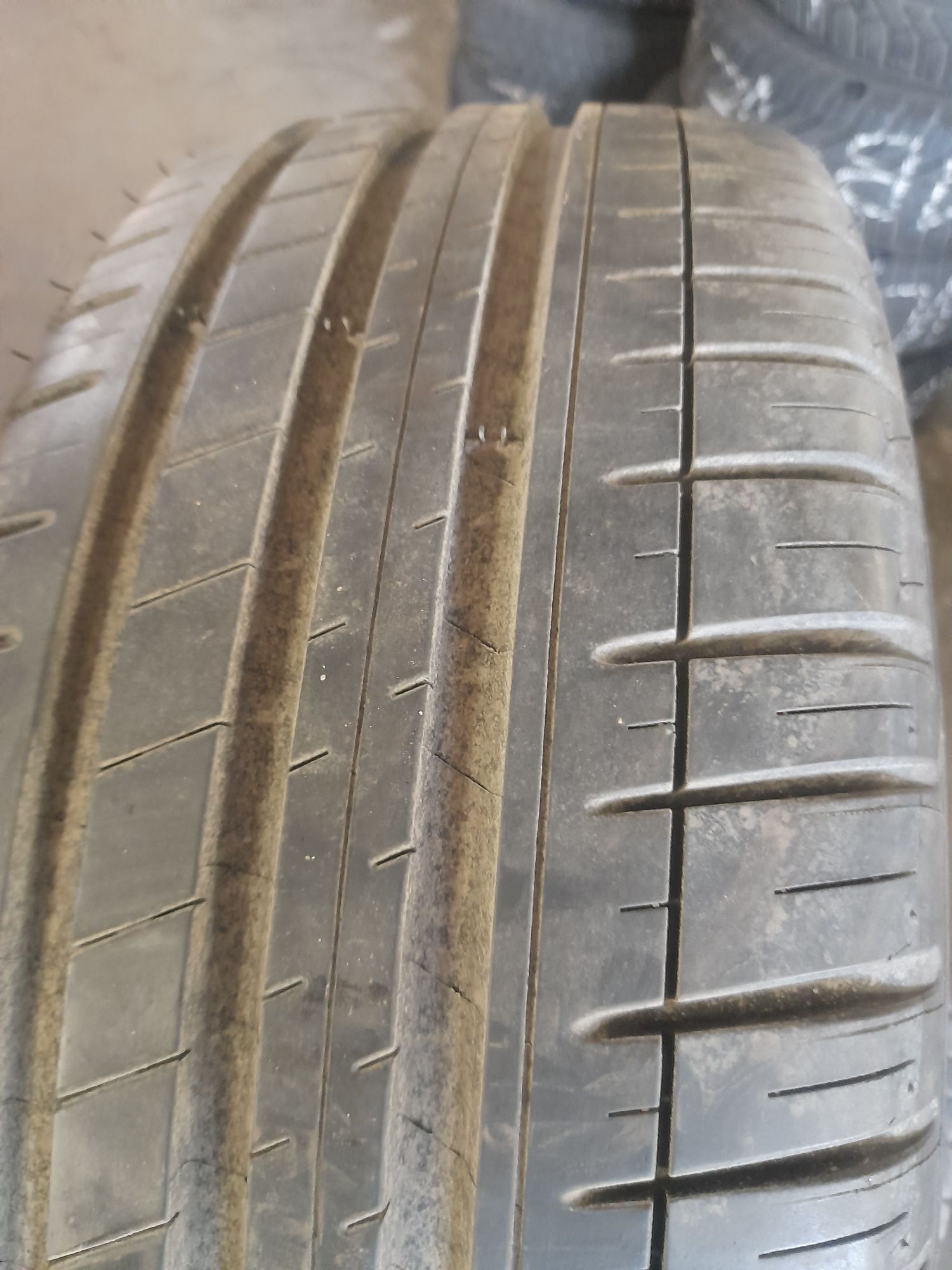 Opona letnia 215/45r16 Michelin  8mm