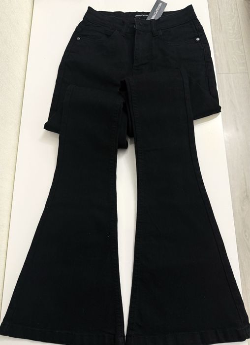 Джинси чорні кльош нові хс