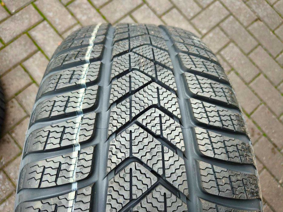 245/45 96V R18 PIRELLI Sottozero3 SEAL NOWE 8mm 2022r Zimowe Opony 4SZ