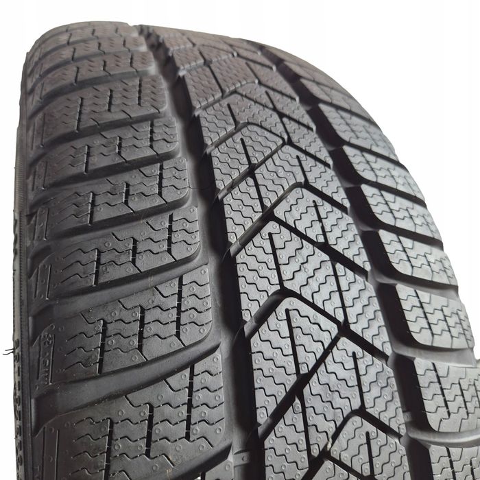 Pirelli winter sottozero 3 225/40 R18 92V 8-8.5mm 2024