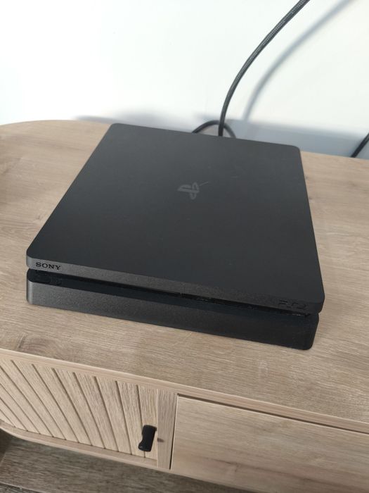 PS4 SLIM 500GB / 3 comandos