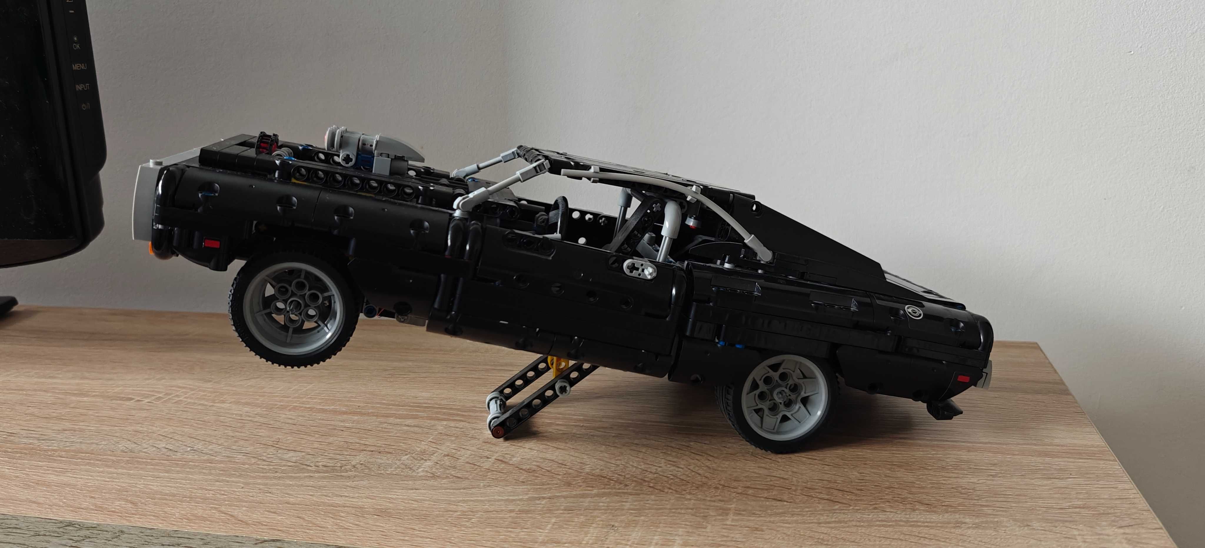Dodge charger (The Fast and the Furious) z klocków z oświetleniem