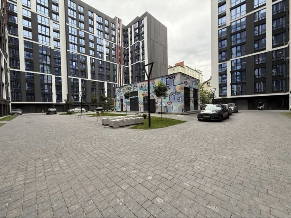 Стильна,укомплектов,гардеробна,в сучасному ЖК One,район торг.Велес.