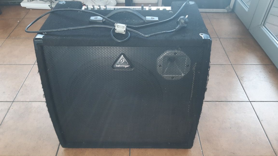 Behringer k300fx kombo wzmacniacz