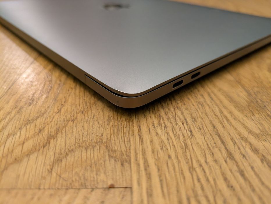 MacBook pro 2019, 13", і5, 16/256 ГБ.