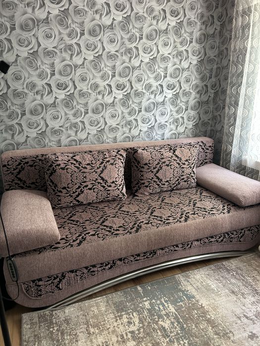 Продаю диван в отличном состояние срочно