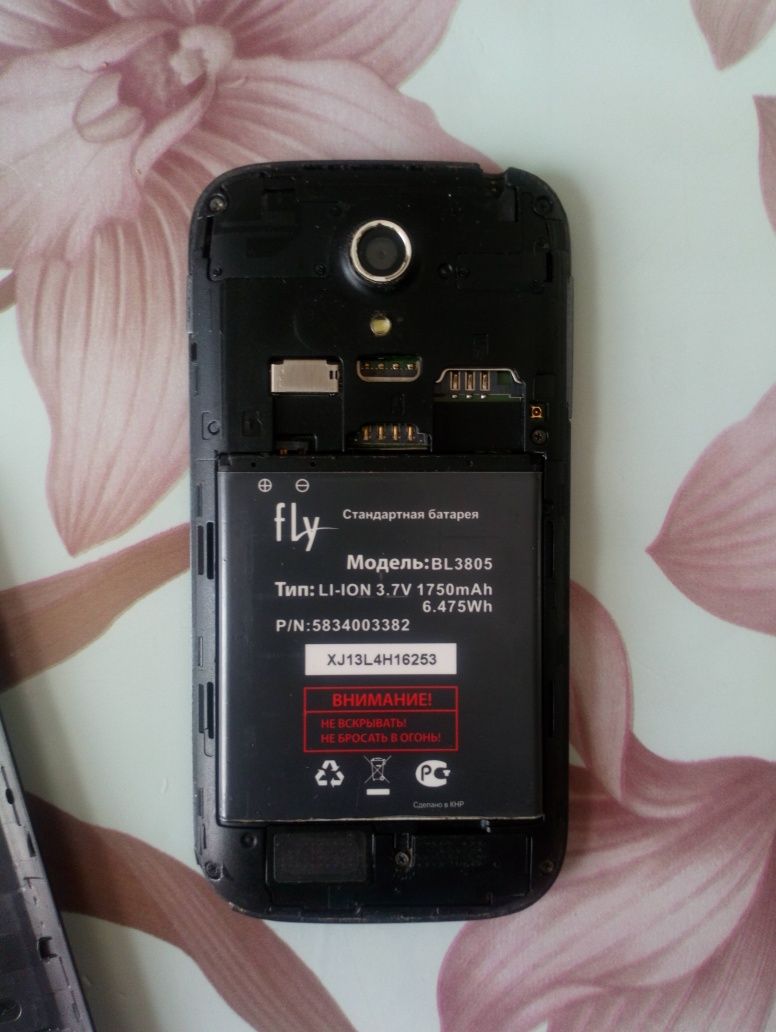 Продам смартфон Fly iq4404 на запчасти