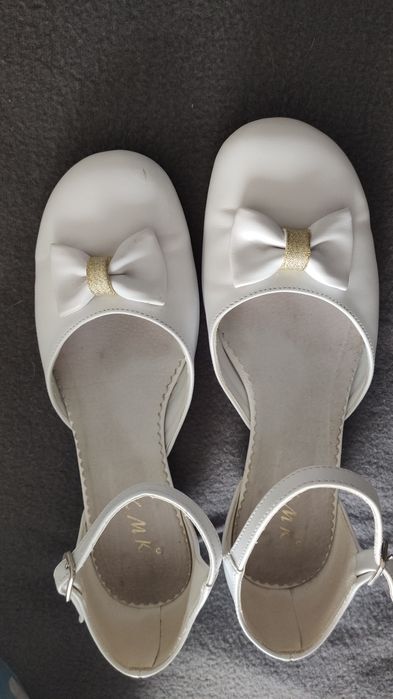 Sprzedam buty komunijne białe 36