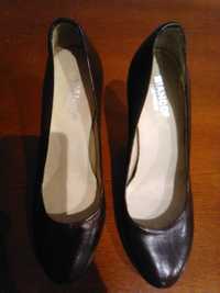 Buty damskie na obcasie r.35