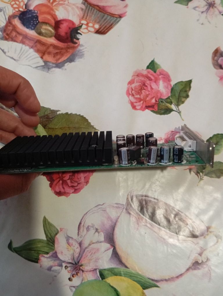 Видео карта nVidia 6200LE 128MB