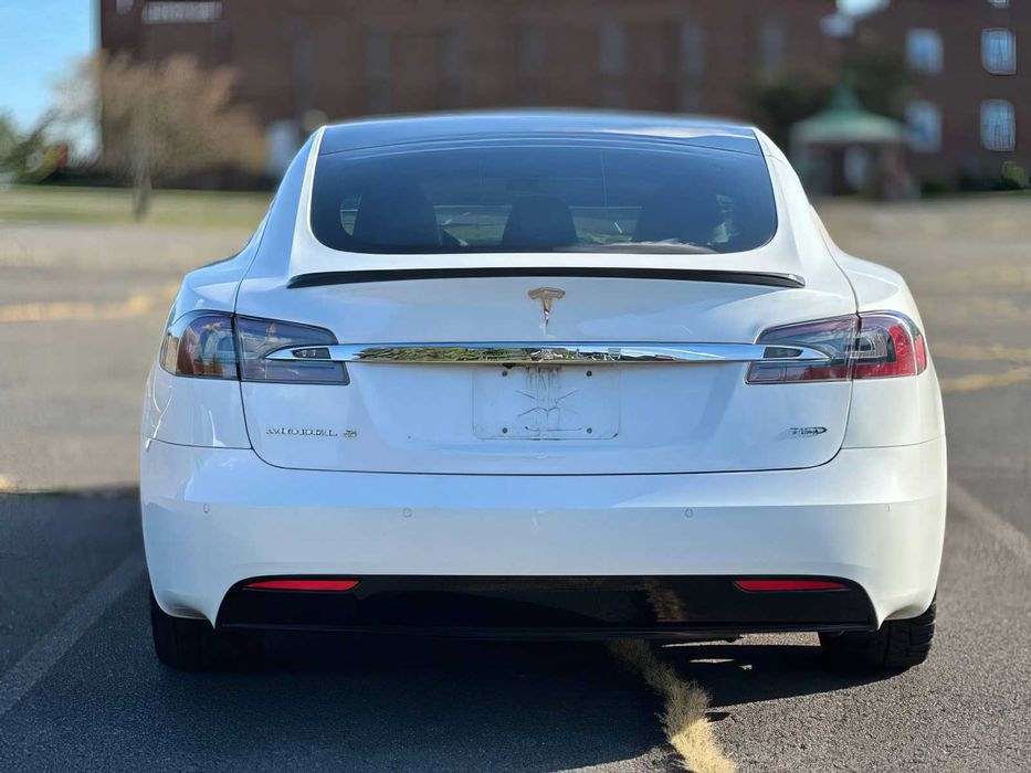 Tesla Model S      2018