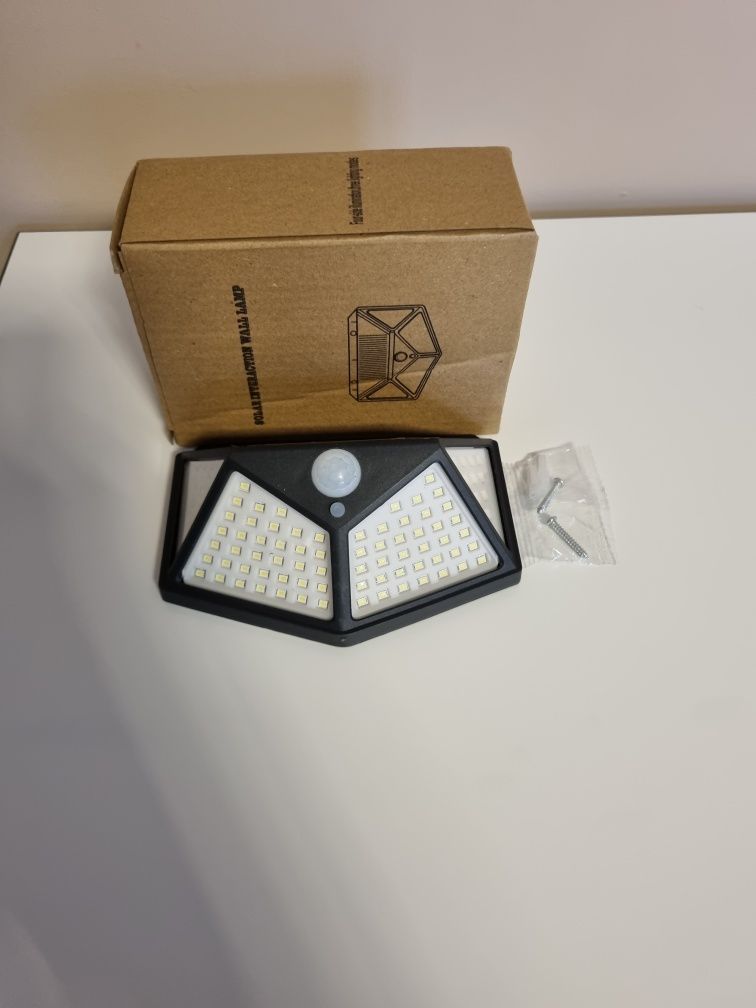 Lampa solarna LED z czujnikiem ruchu