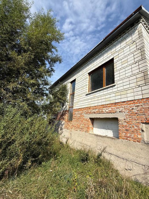 Продаж будинку + земельна ділянка біля Жовкви