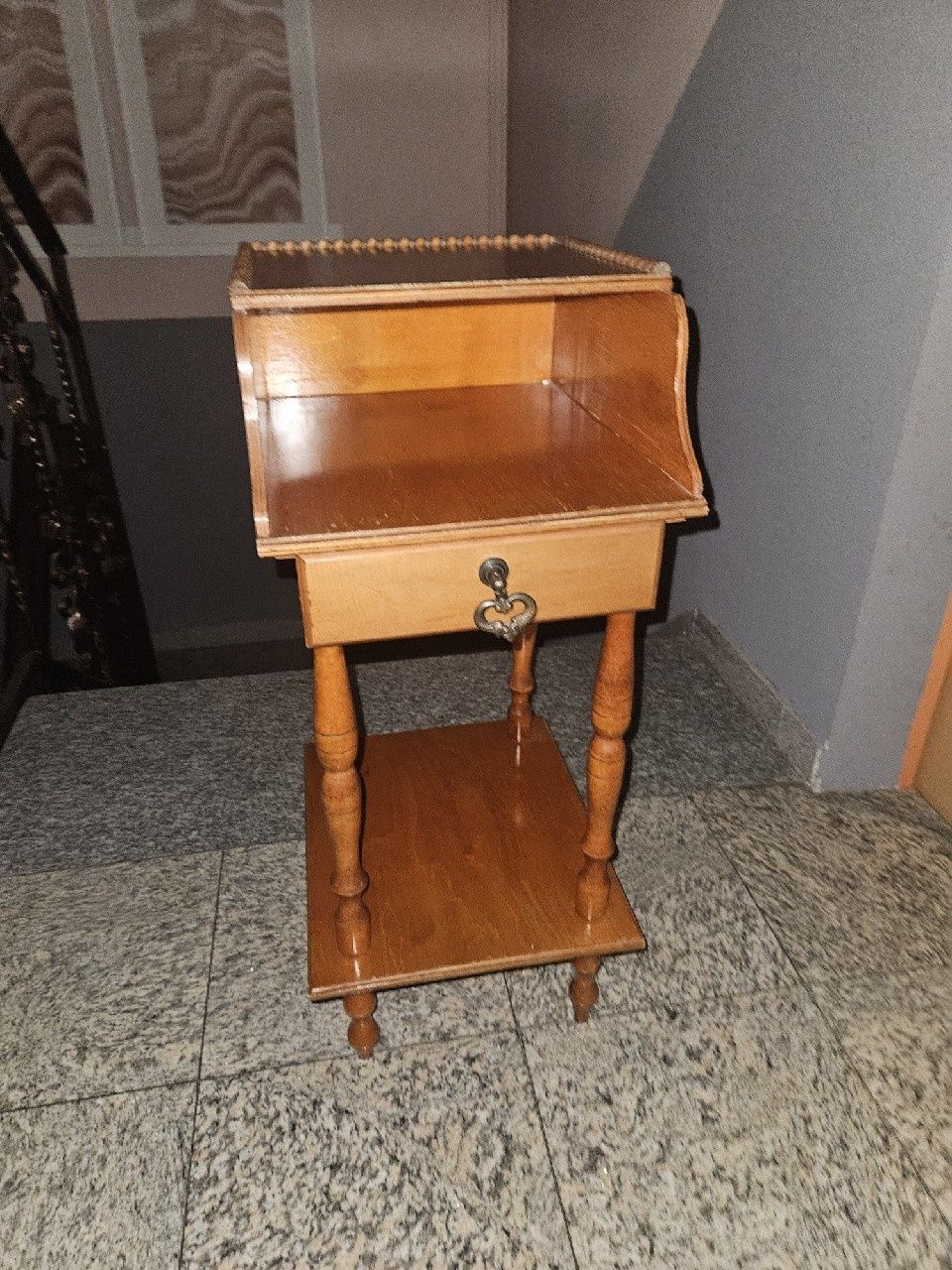 Sekretarzyk etażerka szafka drewniana