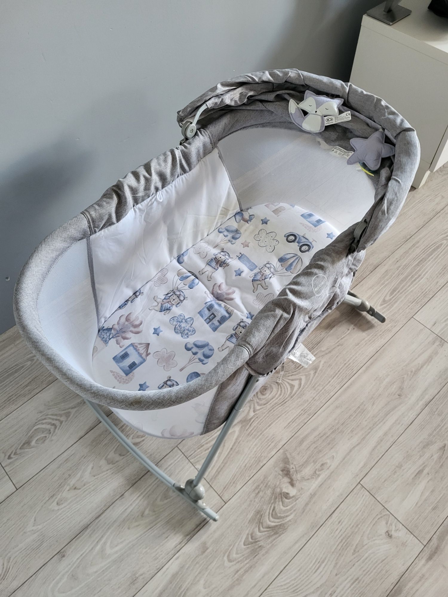 Łóżeczko KINDERKRAFT Lovi Szary + gratis prześcieradła