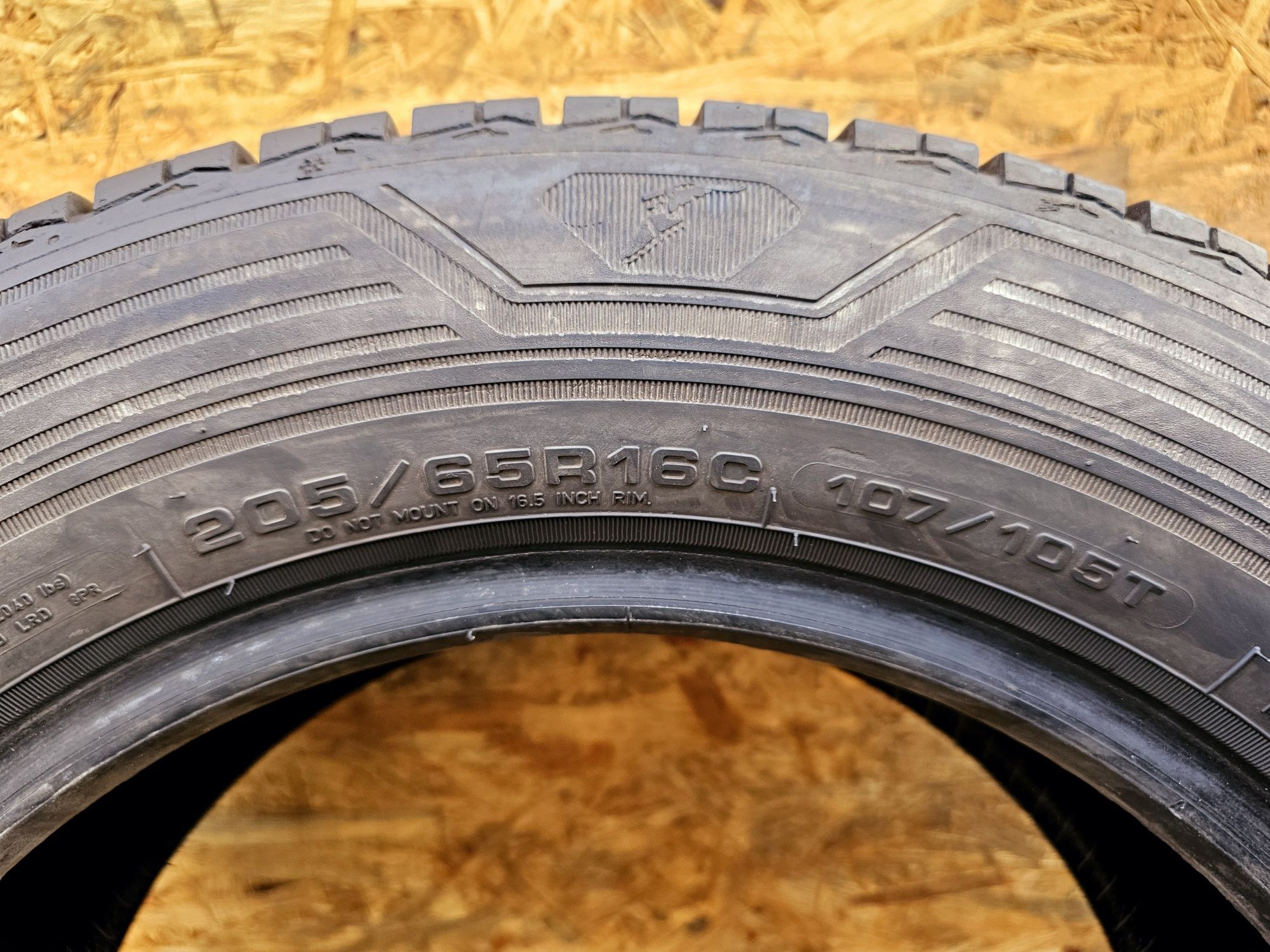 BDB Stan!!  7,4mm. 205/65 r16C Goodyear Vector 4Seasons Cargo
