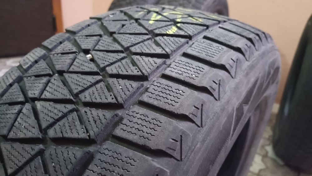 Резина r18 235/60 Bridgestone Blizzak