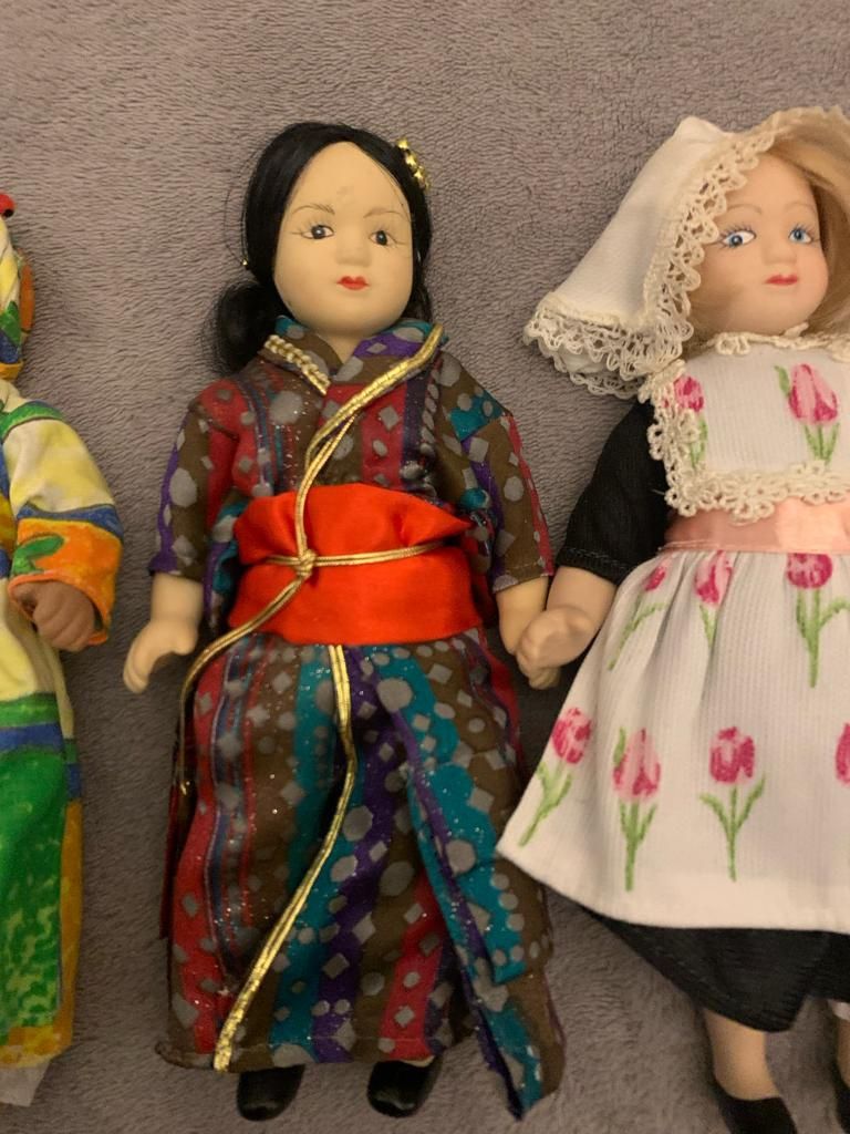 Bonecas de Porcelana da coleção bonecas do mundo.