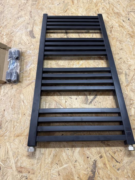 Grzejnik łazienkowy czarny nowy