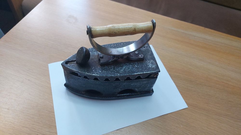 Утюг угольный антикваріат