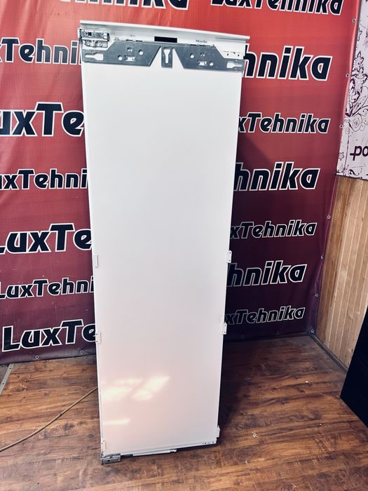 Морозильна камера Miele , під забудову