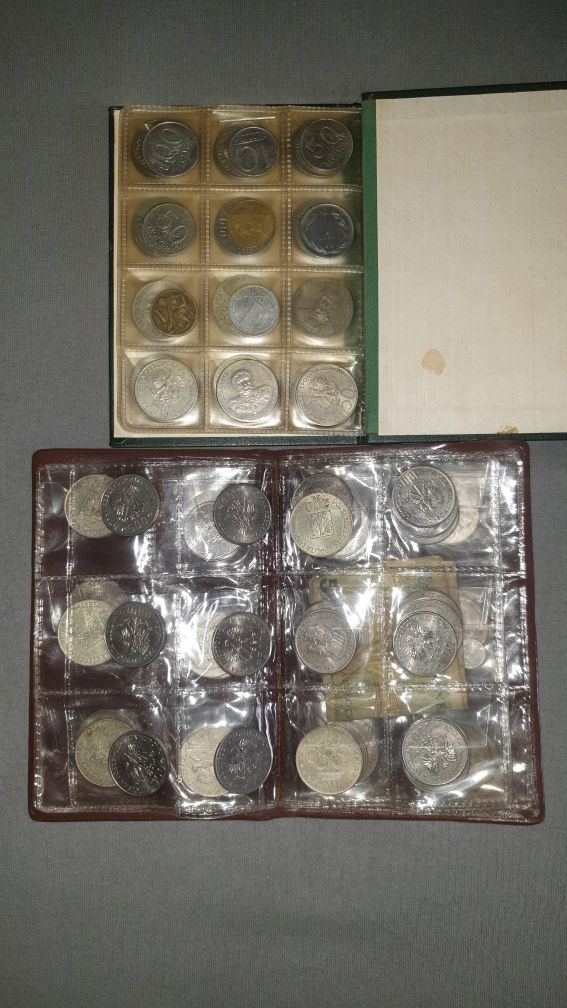 Monety monety różniste monety.