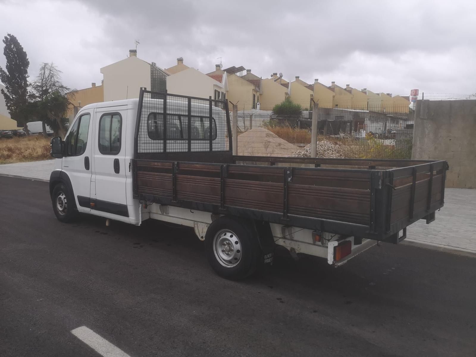 Carrinha Citroën Jumper
7 lugares + caixa de 3,40 metros
