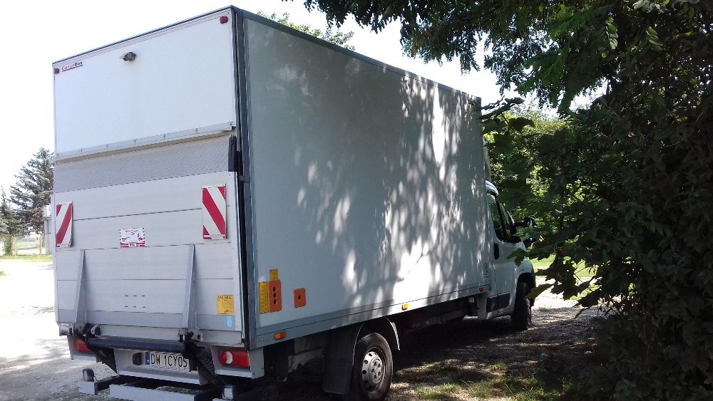 Tani transport auto z windą