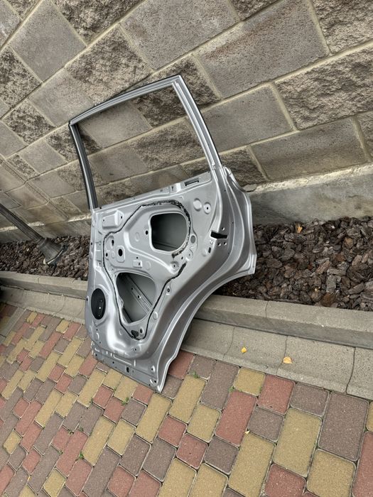 Двері задні двері Toyota Rav-4 ІV 2013-2018 права задня дверка