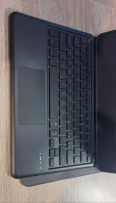 Etui z klawiaturą bluetooth na tablet Apple do iPad Pro 11" (M4) 2024