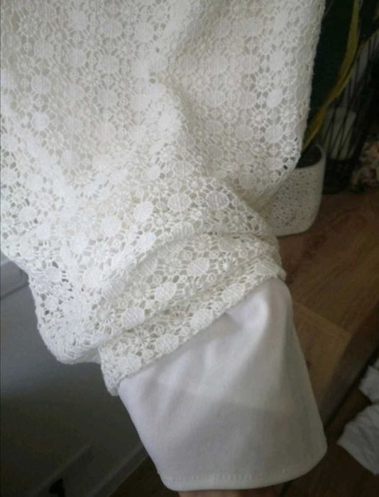 Biała koronkowa sukienka Zara