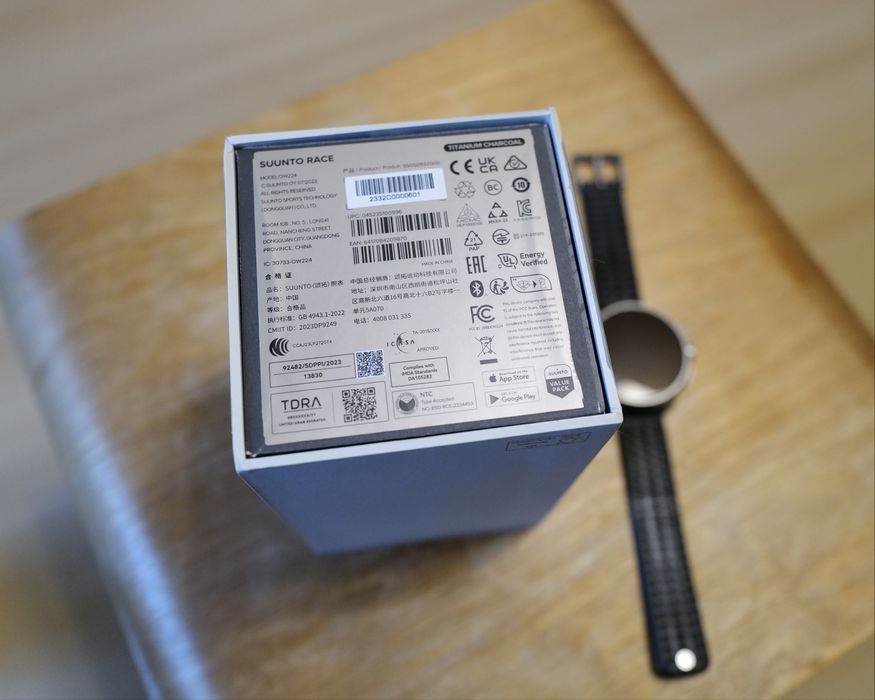 Zegarek sportowy Suunto Race Titanium Charcoal jak Garmin