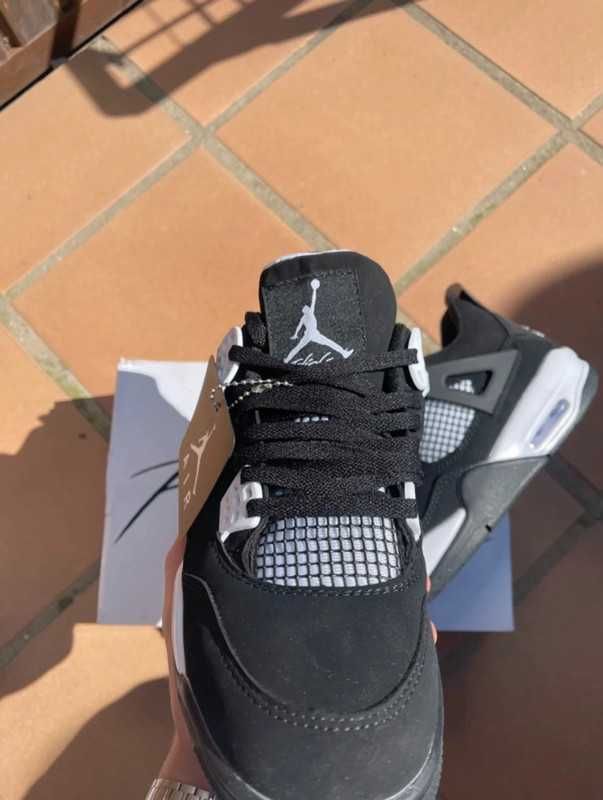 Buty JordanAirJordan4Retro White Thunder sportowe rozmiar.38