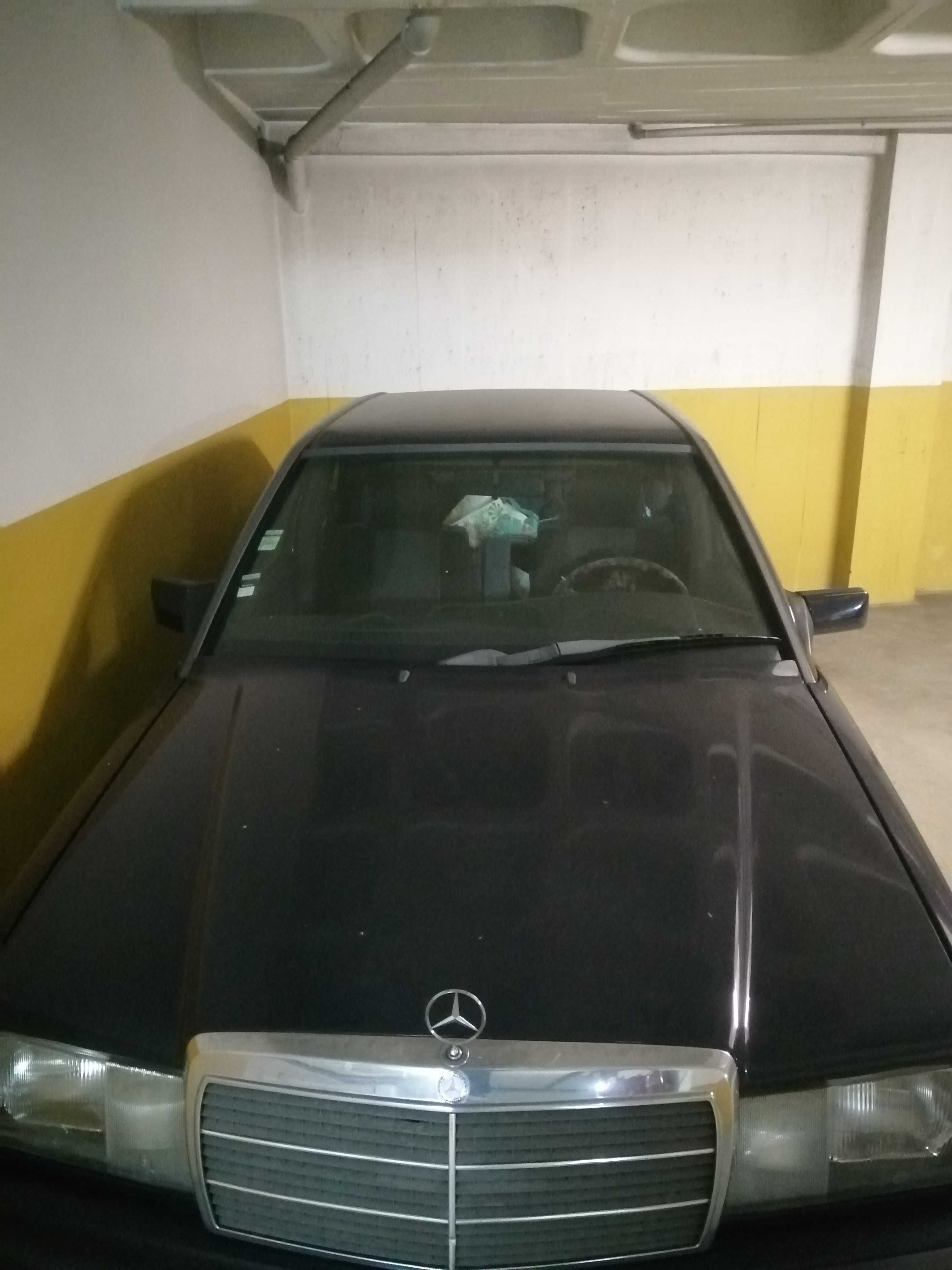 Mercedes antigo  190 Azul