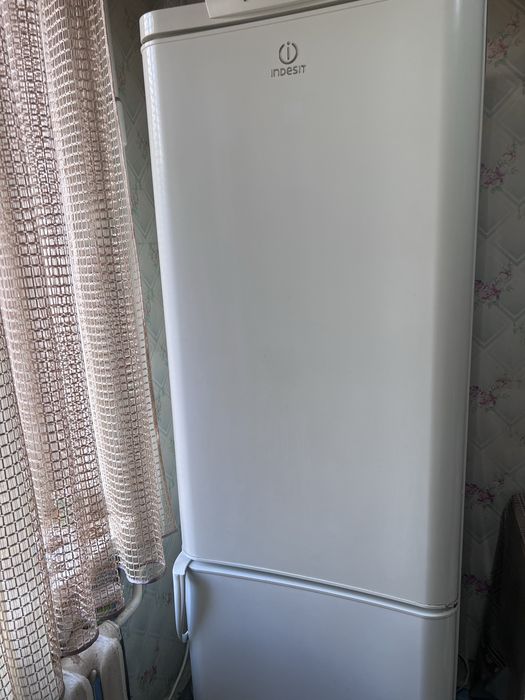 Холодильник Indesit