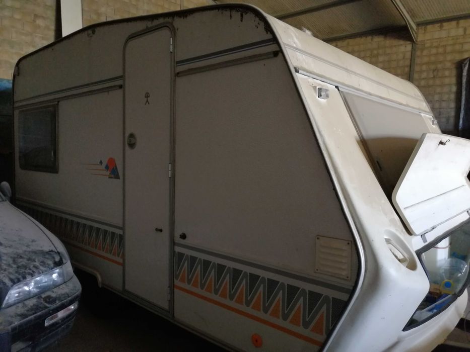 Caravana PLUMA GROU 350 – 1999 – 750kg – Impecável
