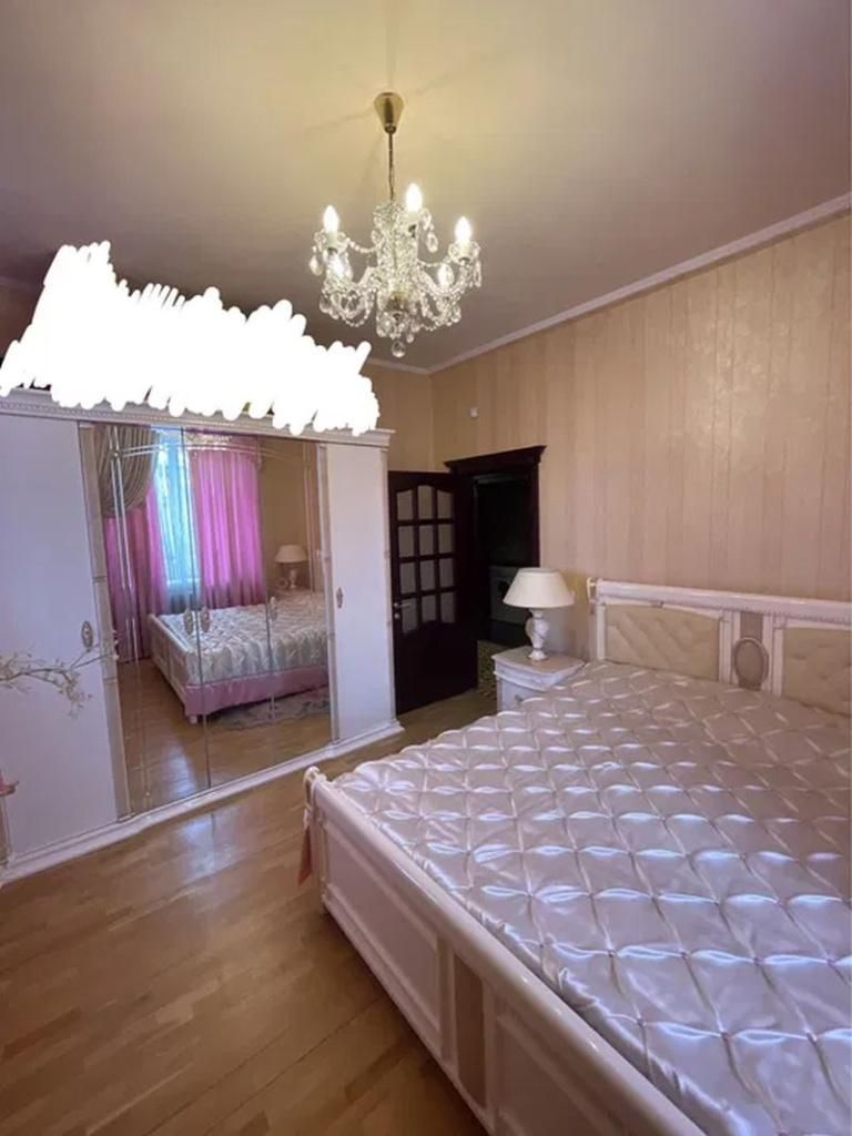 Продам 5-комн квартиру в районе Титова ул.