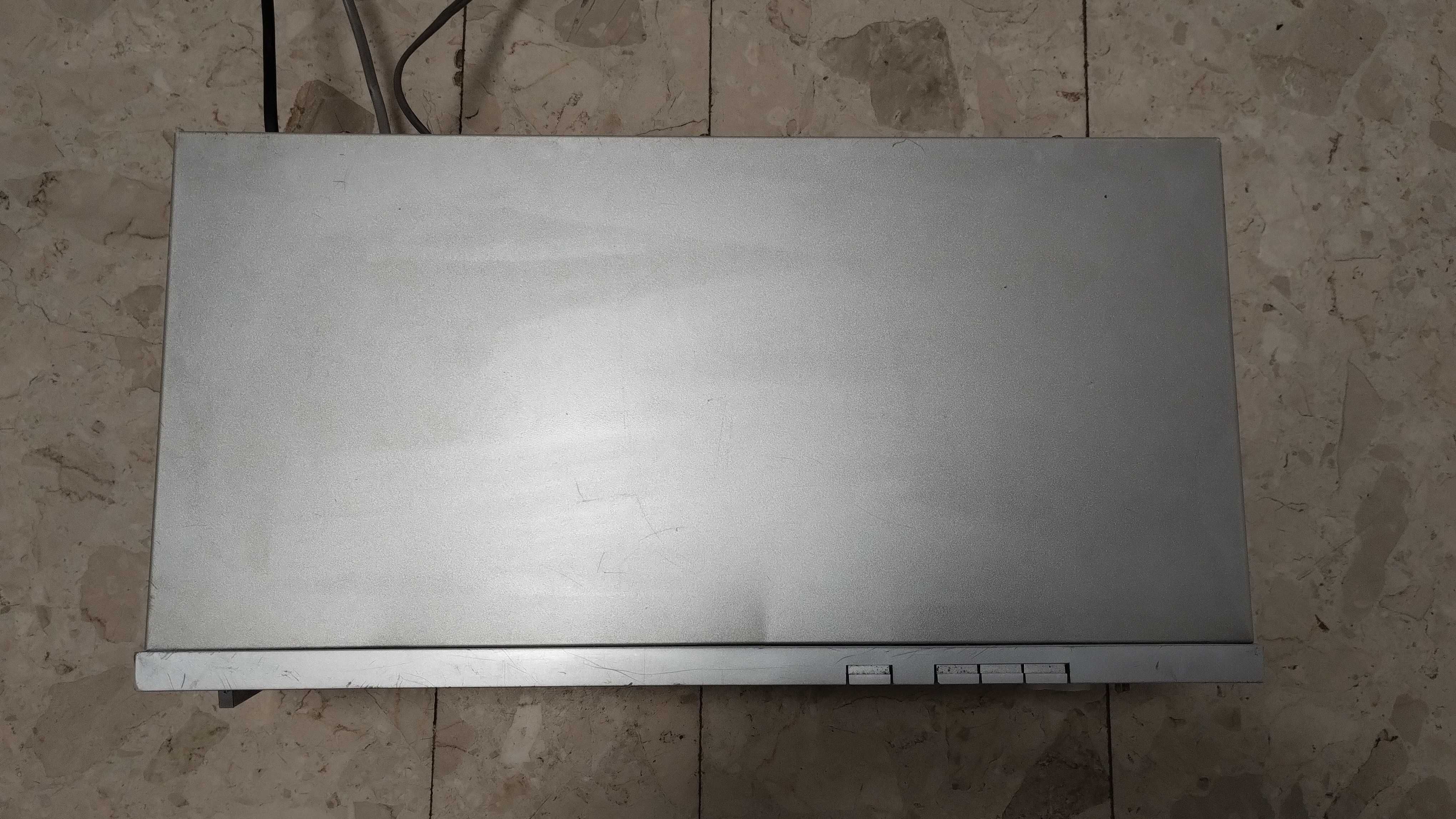 Akai AM-U210 i Akai AT-K110